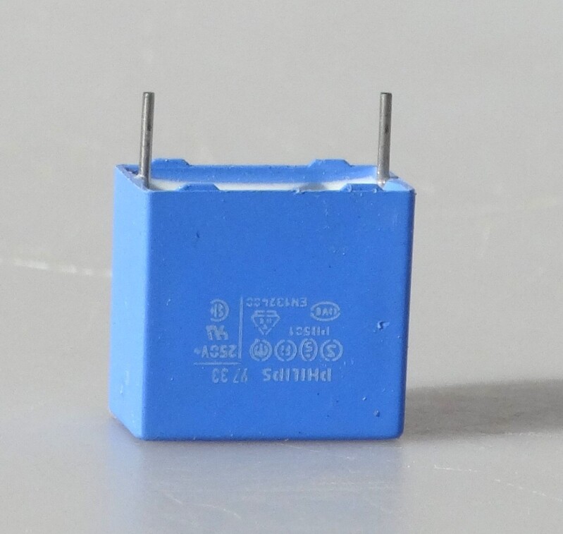 Kondenzátor značky Philips Y733