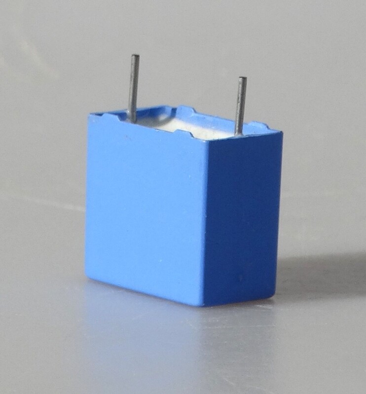 Kondenzátor značky Philips Y733