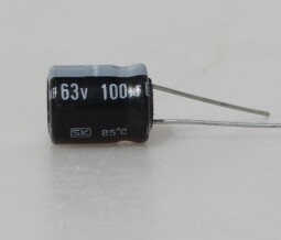Elektrolytický kondenzátor100 mikrofarad 63 voltů (63V)ů (100uF)