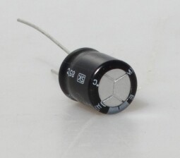 Elektrolytický kondenzátor100 mikrofarad 63 voltů (63V)ů (100uF)