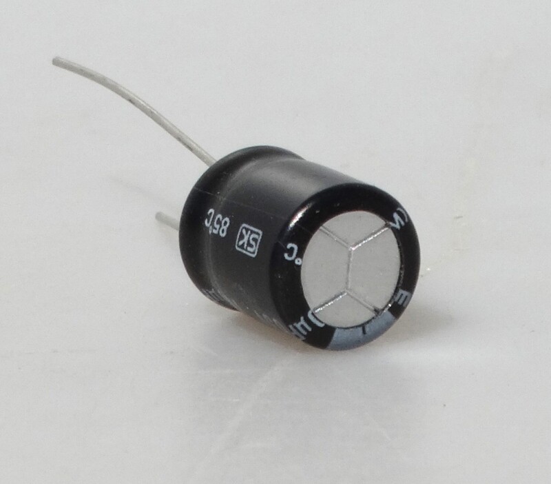 Elektrolytický kondenzátor100 mikrofarad 63 voltů (63V)ů (100uF)