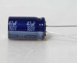 Elektrolytický kondenzátor 47 µF 160 V