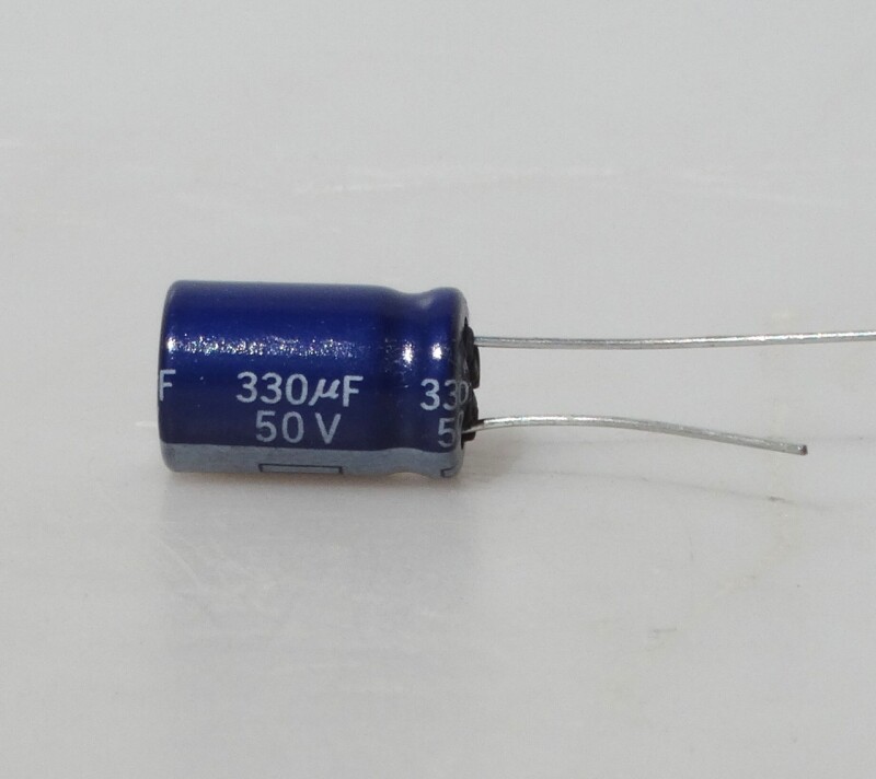 Elektrolytický kondenzátor 330µF 50V