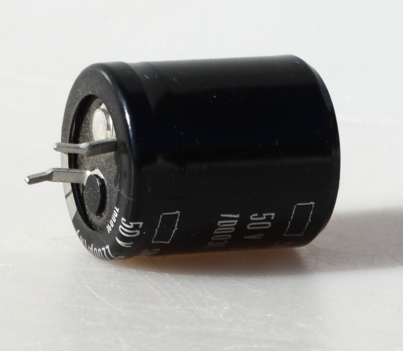 Elektrolytický kondenzátor 2200 µF 50 V