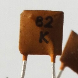 Keramický kondenzátor B2 K