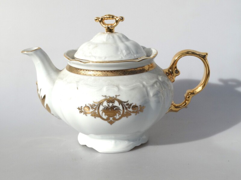 Porcelánová čajová souprava OMAR-vyrobená z kvalitního Karlovarského porcelánu.