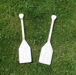 Dekorativní vesla Délka 60cm šířka 13cm.