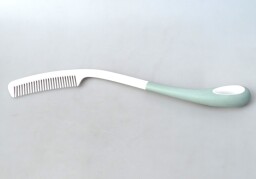 Plastový hřeben 39cm.