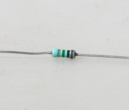 Rezistor 650 Ω