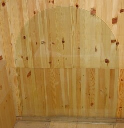 Skleněná deska šířka 90 cm, výška 110 cm. Tloušťka skla 1cm.