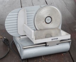 Elektrický kráječ Gorenje  - používaný.