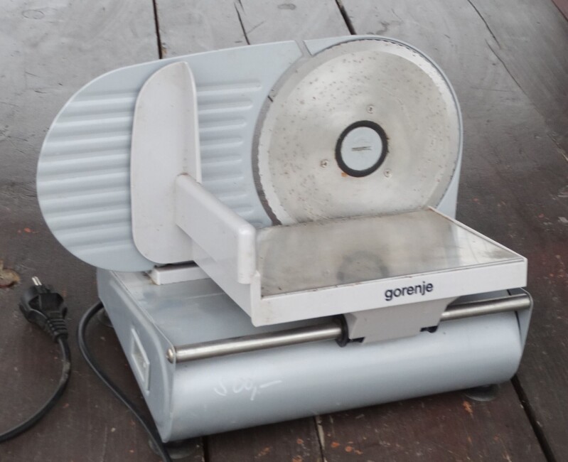 Elektrický kráječ Gorenje  - používaný.
