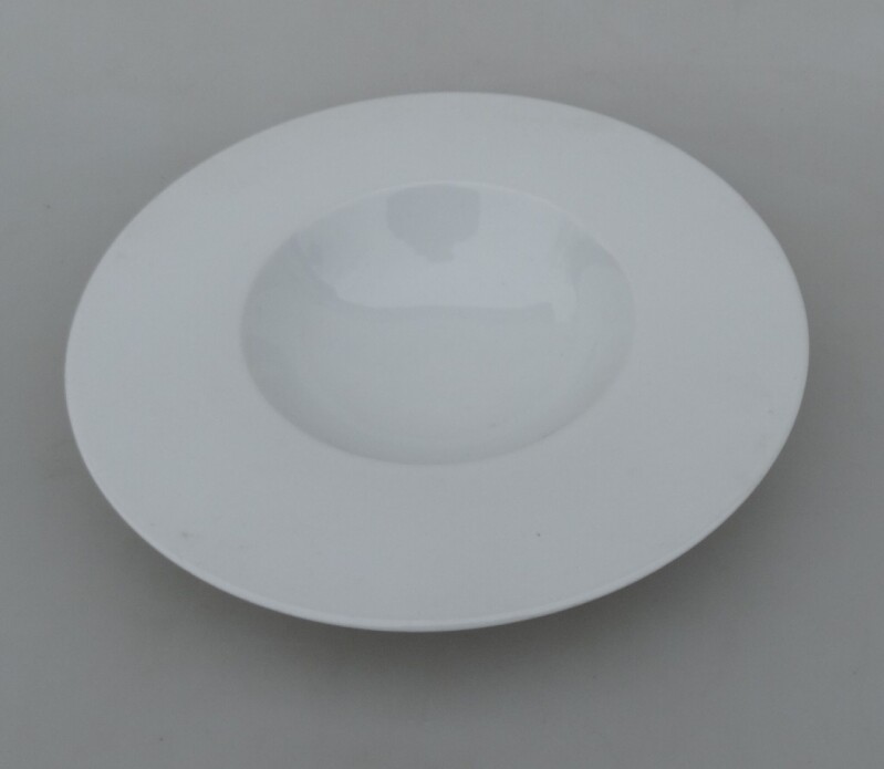  Bílý keramický hluboký talíř. 30cm