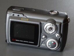 Starší kompaktní digitální fotoaparát