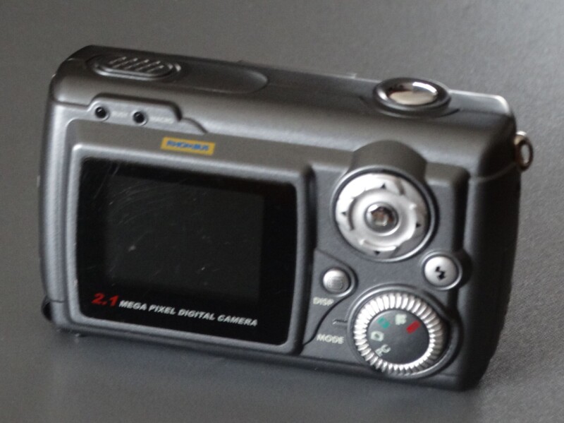 Starší kompaktní digitální fotoaparát