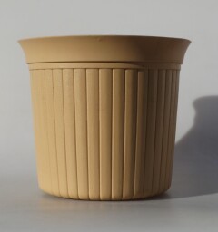 Plastový obal na květináče - hnědý