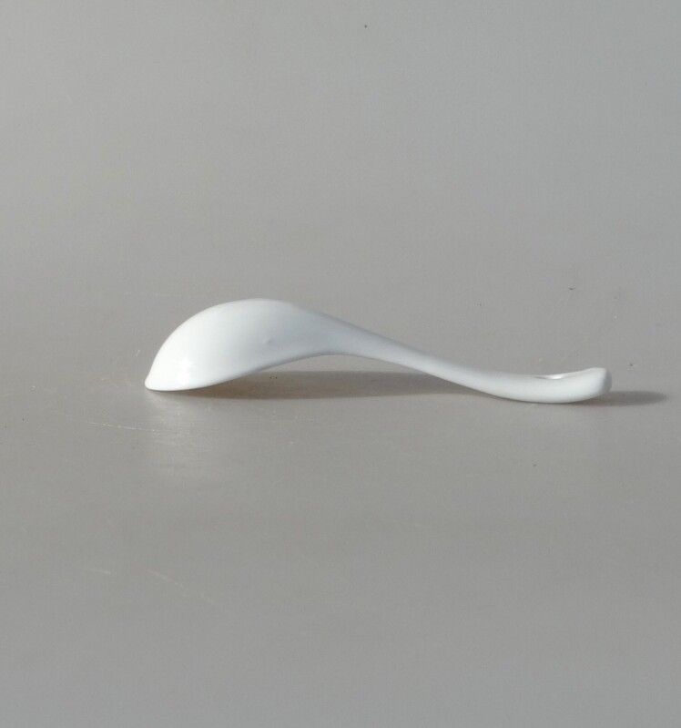 Lžičky  ba polévku. nebo míchání nápojů.. - porcelán