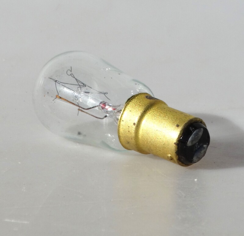 Žárovka s výkonem 25 W a napětím 225 V