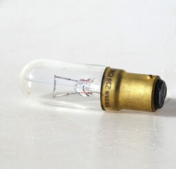 Žárovka s výkonem 25V napětím 15W