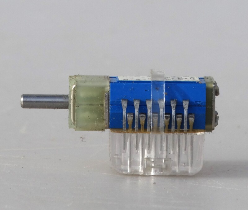 Třístupňový otočný spínač krátká osička 