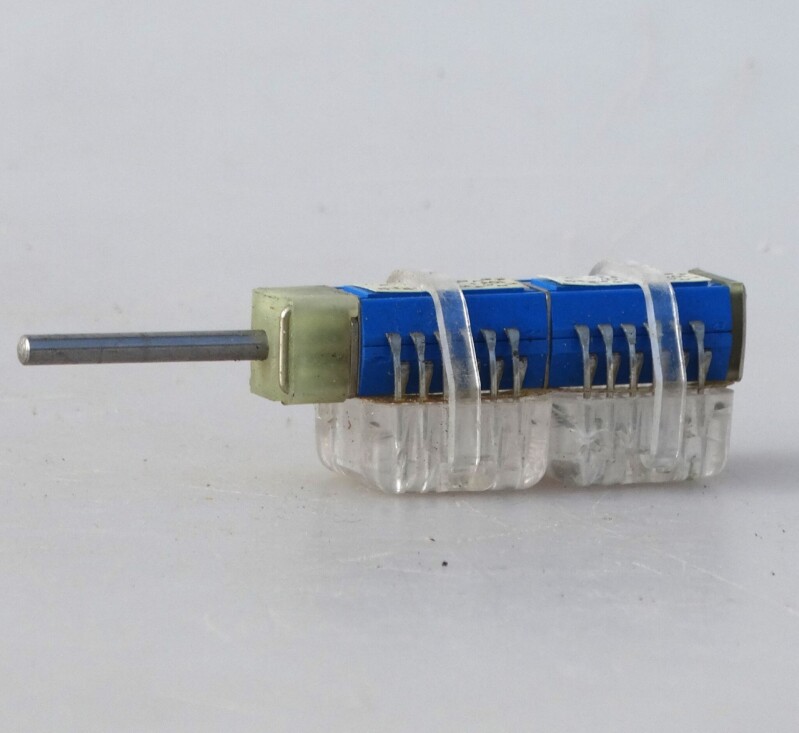 Otočný spínač dlouhá osička 8cm celková dálka