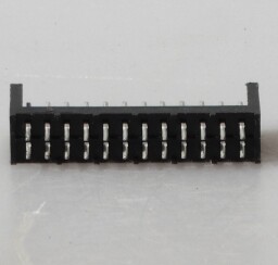 Konektor typu pin header
