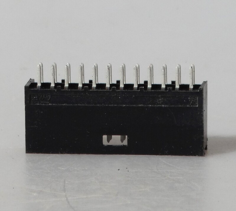 Konektor typu pin header